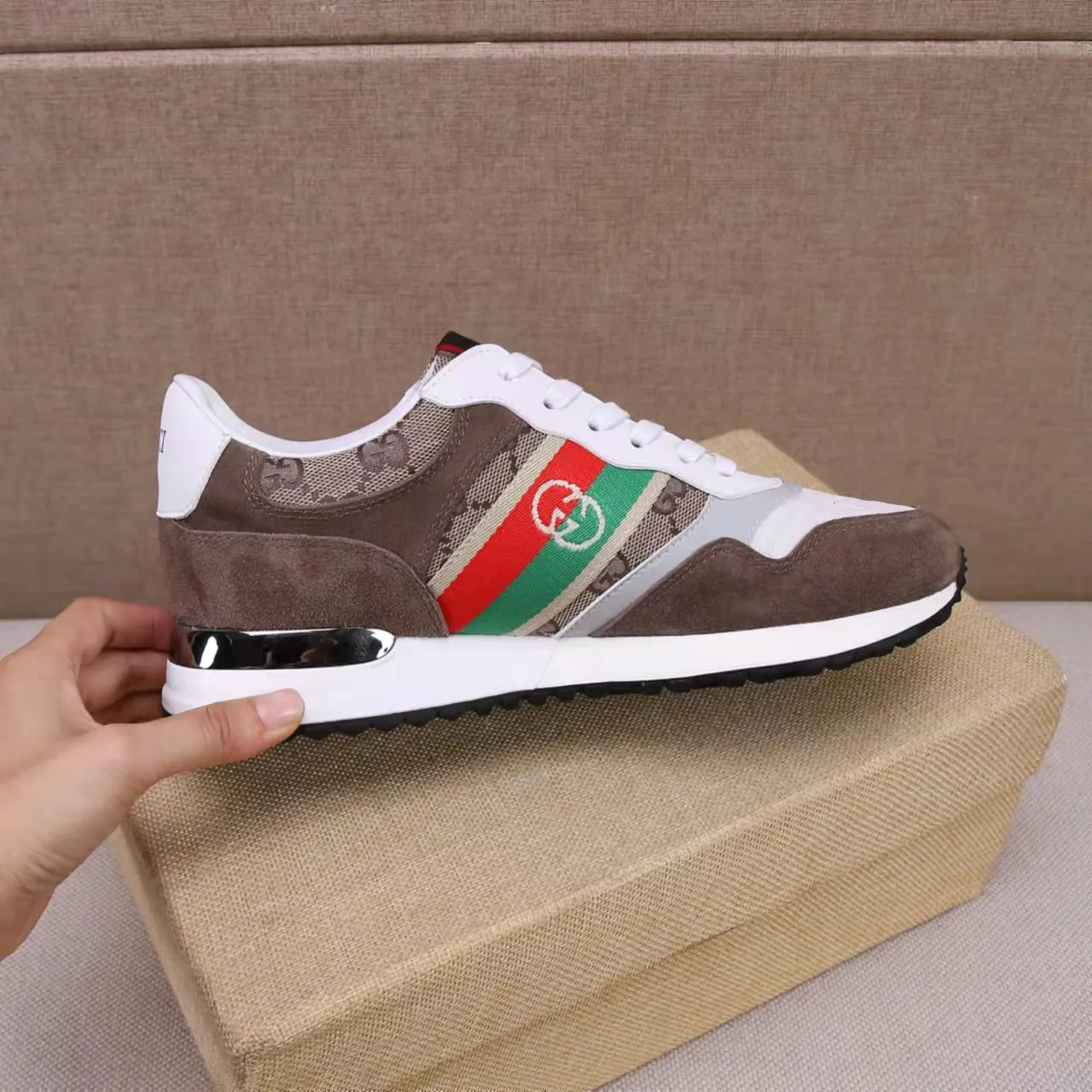 p420 [Gucci Sports Men's Shoes] Gucci fashionable casual men's shoes 🇨🇳Original 1:1 mold, new model debuts first 💯Not high-profile but avant-garde, simple, low-key and fashionable, super versatile style 🌿Original cowhide production ➕Sheepskin lining🎋The version is comfortable on the feet, first-class workmanship🍍38-44 Large quantities in stock